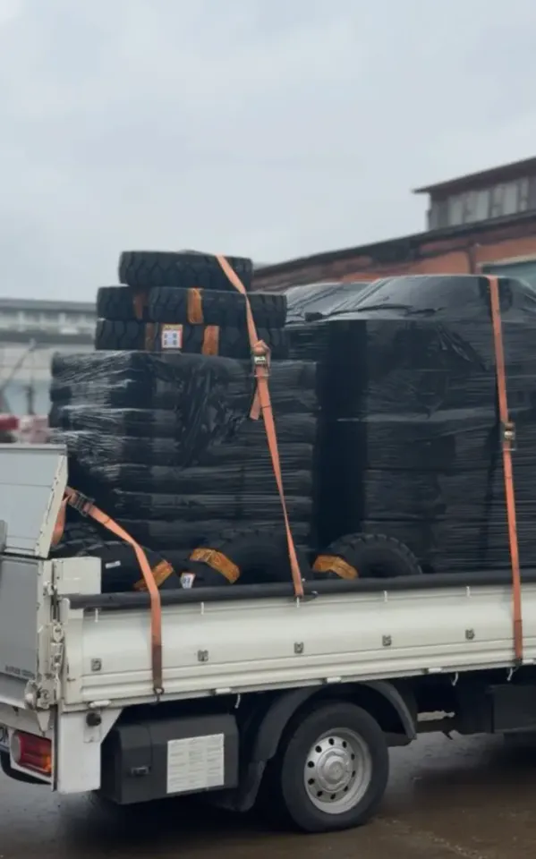 Отгрузка 200 шинокомплектов для вилочных погрузчиков оптовому покупателю — фото 2