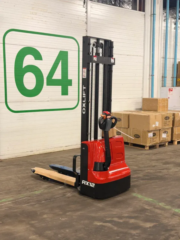 Отгрузка самоходного штабелера OXLIFT AX12 1200 кг / 3500 мм — фото 1