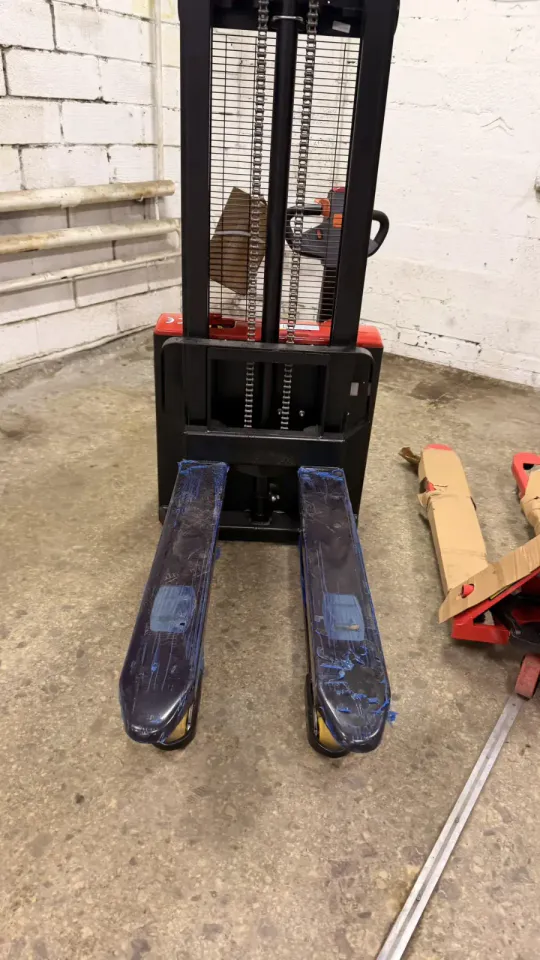 OXLIFT AX12 и AC25 для «Фулфилмарт» в Туле — доставка с выгрузкой и инструктажем
