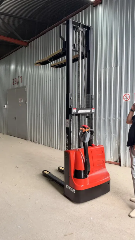 Отгрузка штабелера OXLIFT AX12 под проём лифта 1,79 м в Москве — фото 1