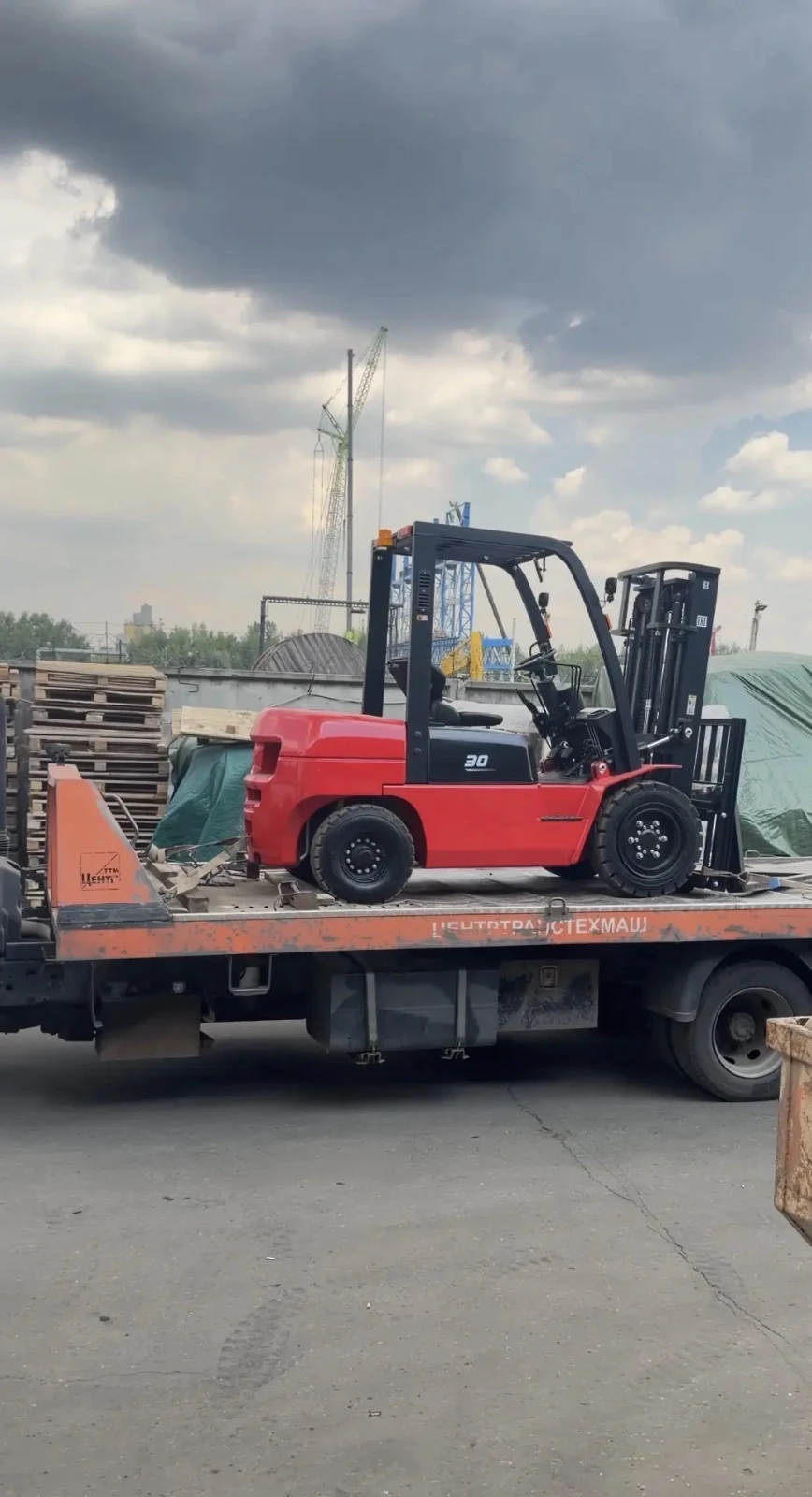 Отгрузка погрузчика GLAVMAN 3 т дистрибьютору напитков во Владикавказ