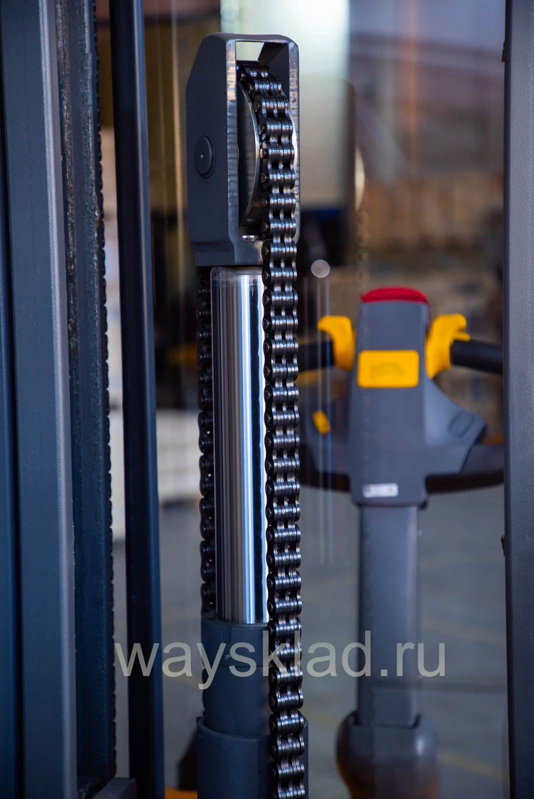 Штабелер самоходный 1,5 т 4,5 м XILIN CDDK15-III Li-ion 24/150 В/Ач (с платформой) — дополнительное фото 6