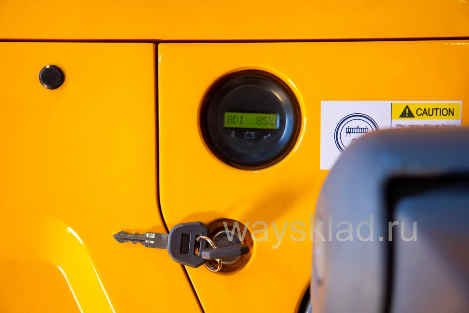 Штабелер самоходный 1,5 т 4,5 м XILIN CDDK15-III Li-ion 24/150 В/Ач (с платформой) — дополнительное фото 9