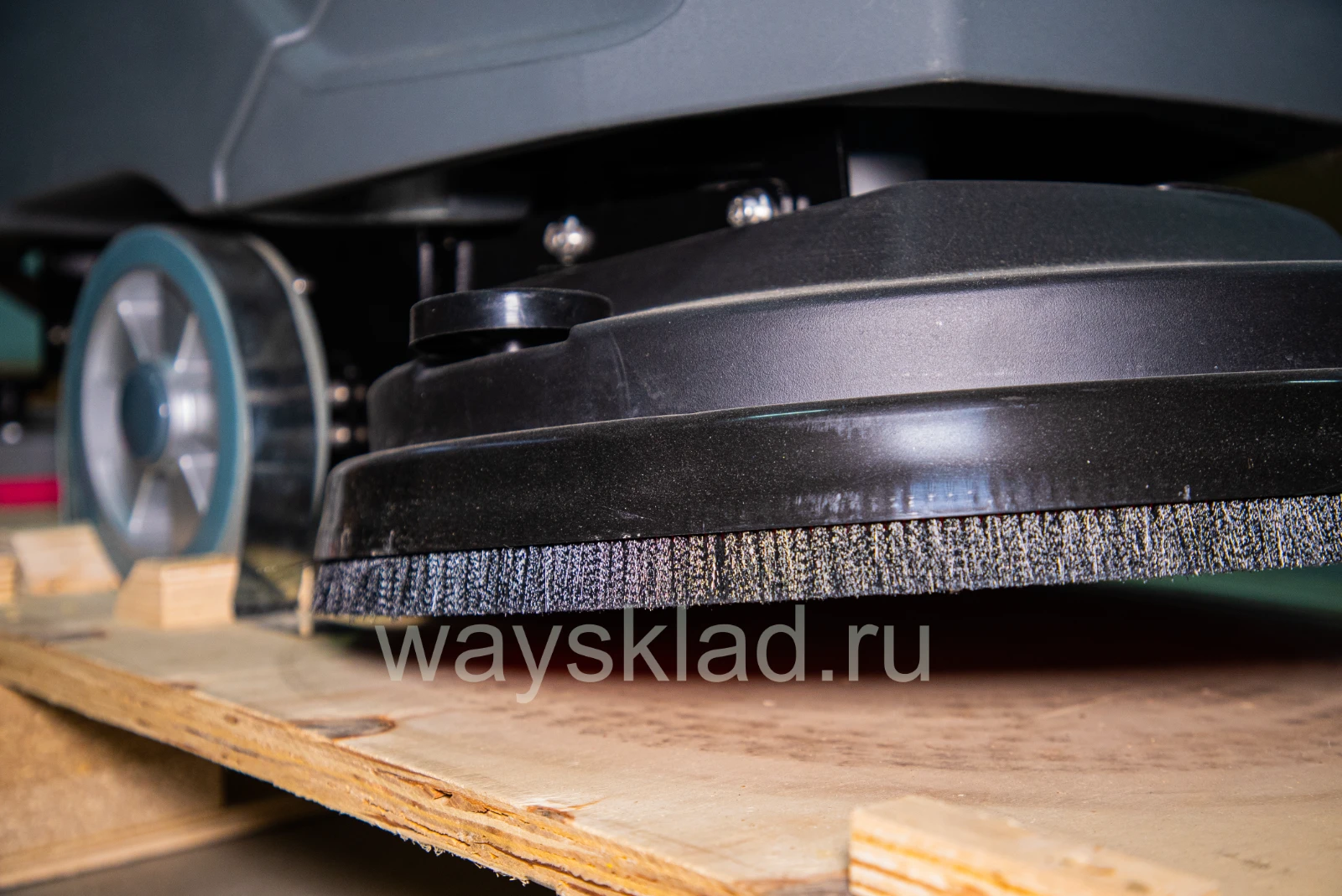 Машина поломоечная самоходная с АКБ GEL 24/100 В/Ач TOR COMPACT 60T — дополнительное фото 4
