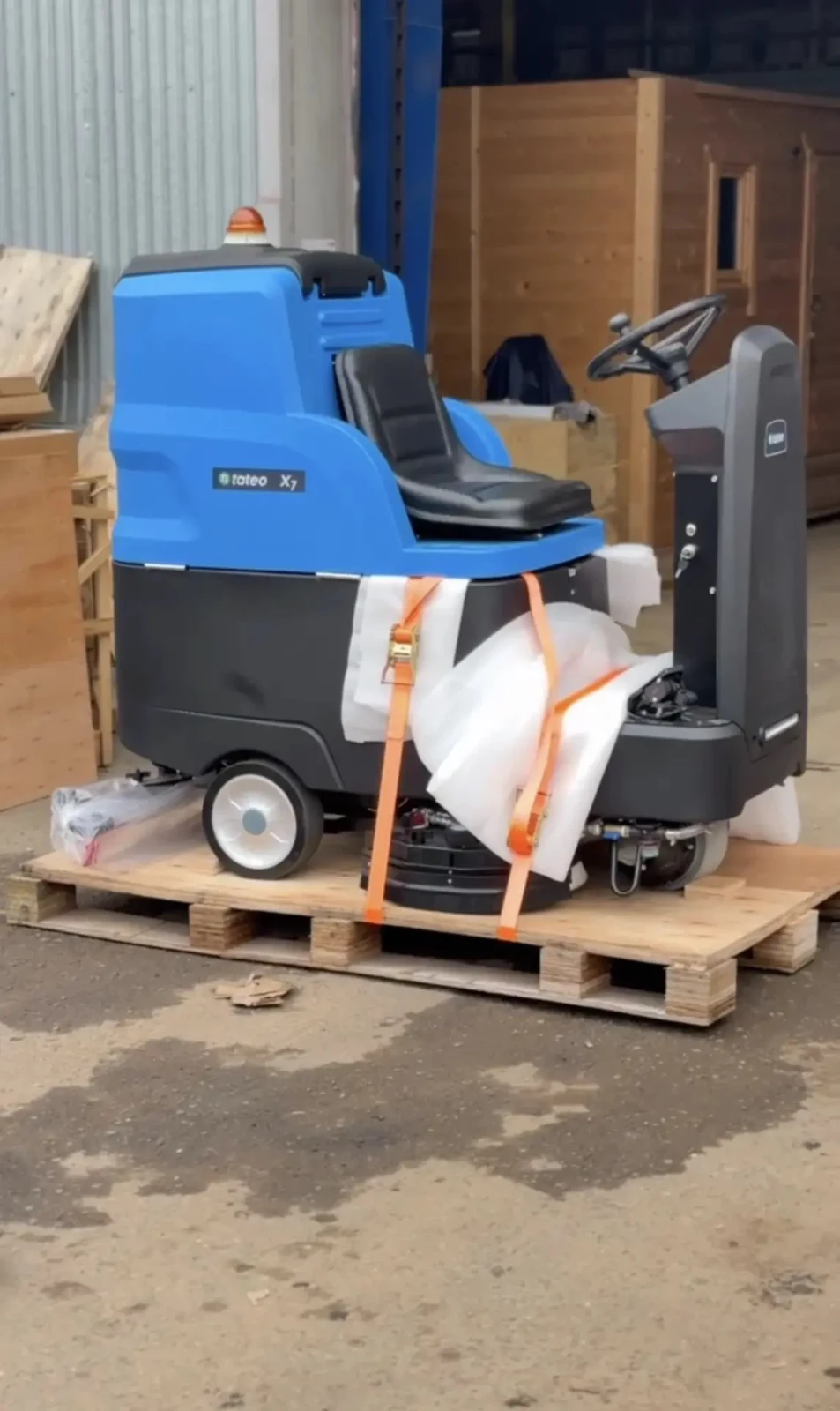OXLIFT X7 для ежедневной уборки распределительного склада в Москве