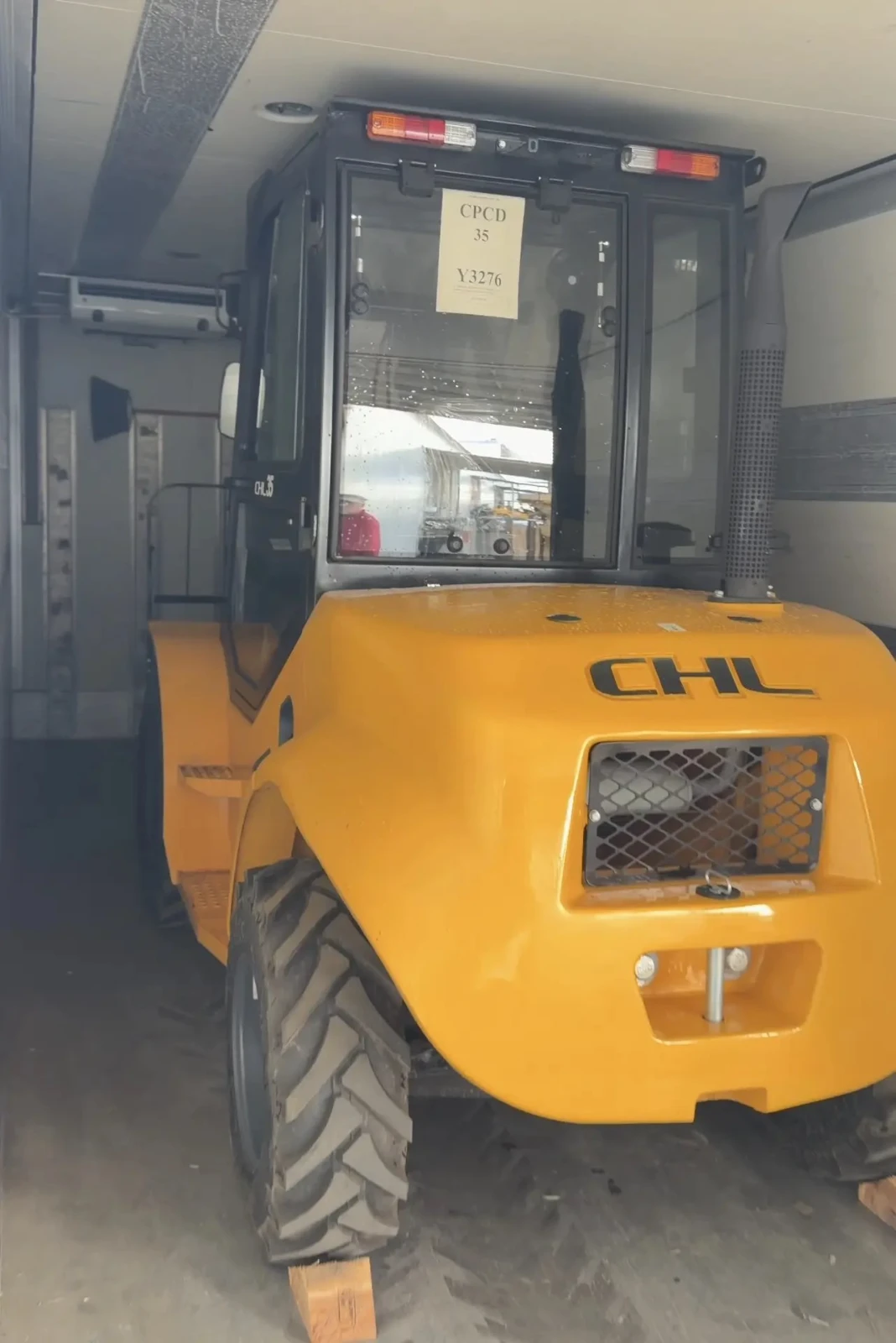 Отгрузка внедорожного погрузчика CHL 3 т / 4,5 м с кабиной в Казань — фото 6