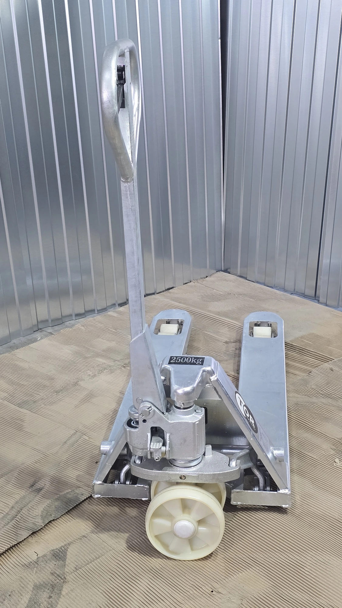 Тележка гидравлическая оцинкованная 2500 кг 1150 мм нейлоновые колеса TOR WH-25G — дополнительное фото 4