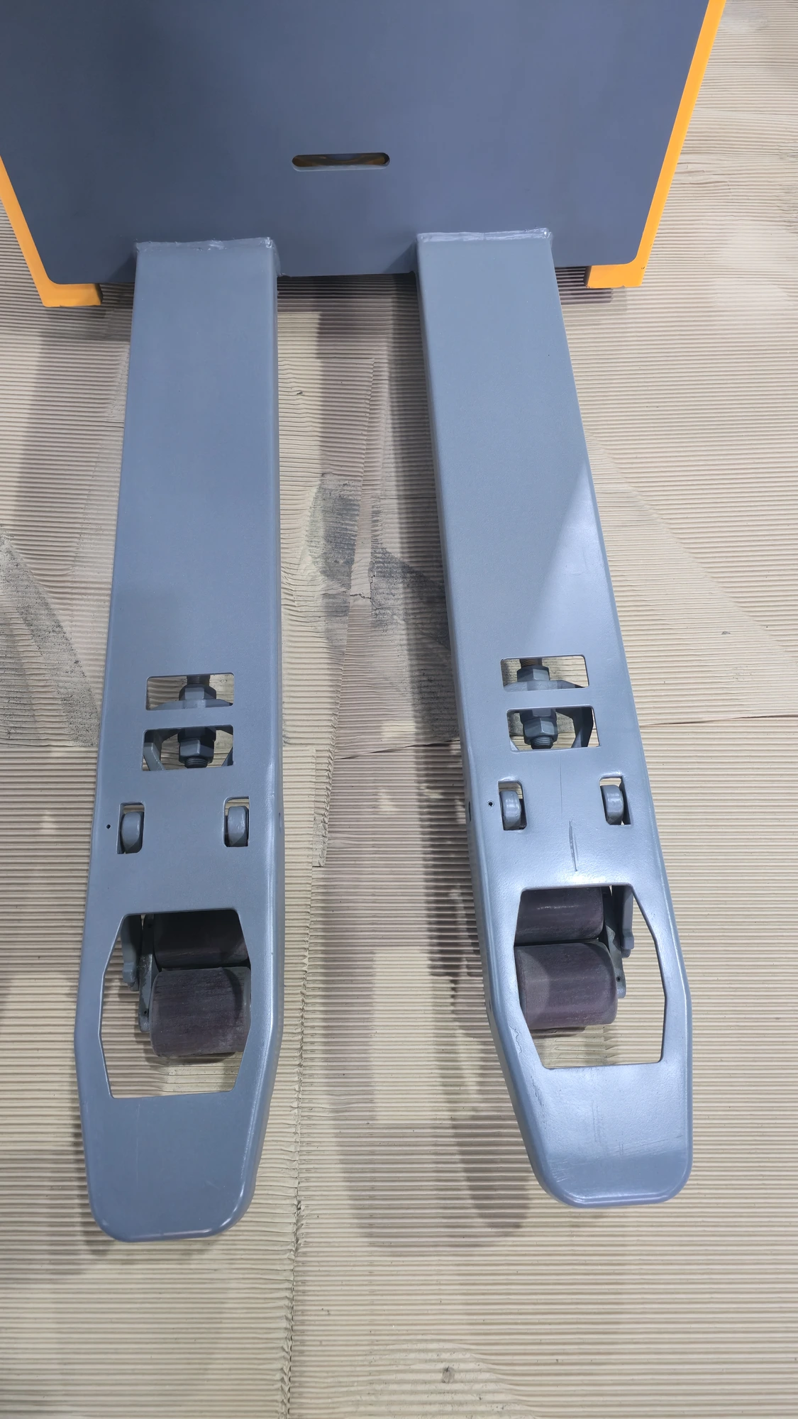 Тележка электрическая 2000 кг 1150 мм XILIN CBD20Z с кабиной 24/320 В/Ач — дополнительное фото 4